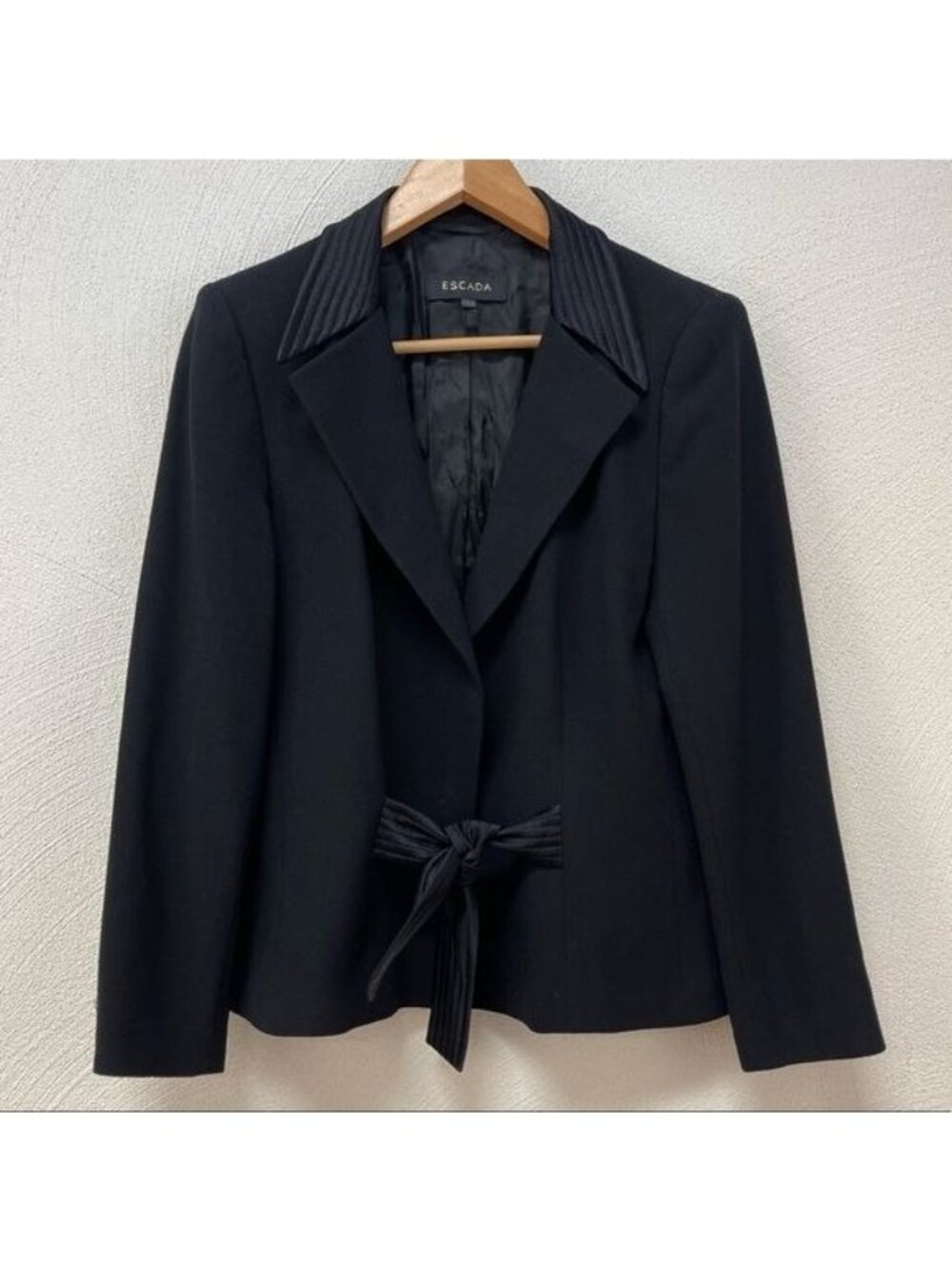 ESCADA Gorgous Black Tie Front Pure Wool Jacket Blazer sz 40 (US M)